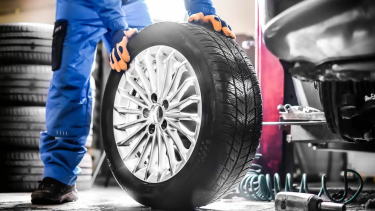 changing-tyres-nextdeal