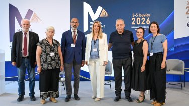 Εικόνα που περιέχει ανθρώπινο πρόσωπο, άτομο, χαμόγελο, εσωτερικός χώρος
Το περιεχόμενο που δημιουργείται από τεχνολογία AI ενδέχεται να είναι εσφαλμένο.