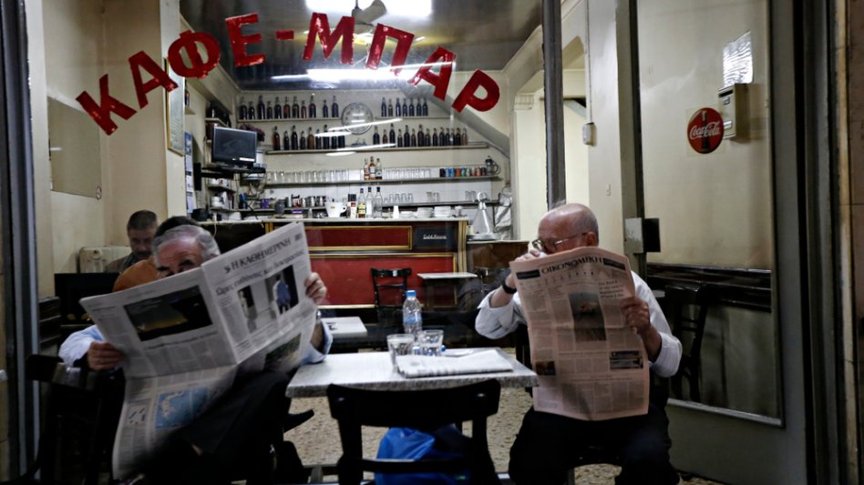 Πλαγίως: Παλιά στα καφενεία
