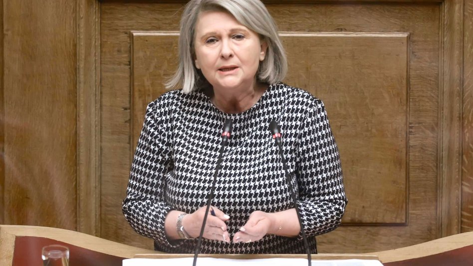 Σοφία Βούλτεψη: Κίνητρα για εμβολιασμούς σε όλον τον κόσμο, αλλά ο ΣΥΡΙΖΑ στον... κόσμο του!