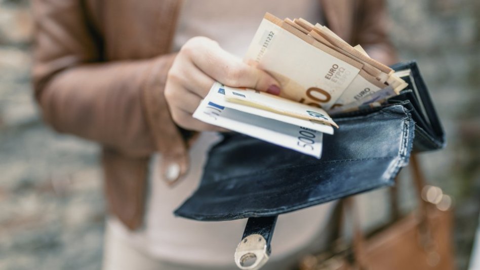 Κατώτατος μισθός στην Ελλάδα: 10 ερωτήσεις και απαντήσεις