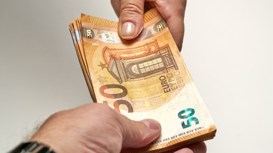 Τράπεζα επέστρεψε προμήθειες διατραπεζικών εξόδων λόγω εκτέλεσης πάγιων εντολών για πληρωμή ασφαλίστρων