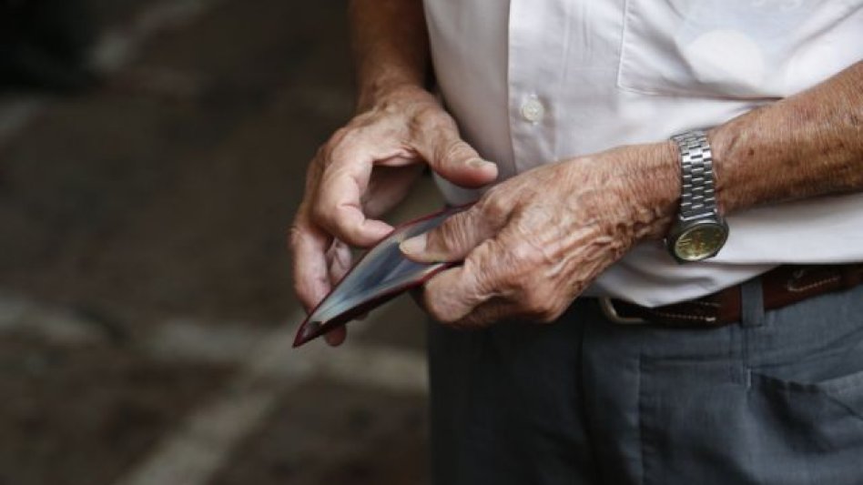 Προκαταβολή για τις εκκρεμείς επικουρικές συντάξεις – Θα αντιστοιχεί σε 100 ευρώ για κάθε μήνα καθυστέρησης