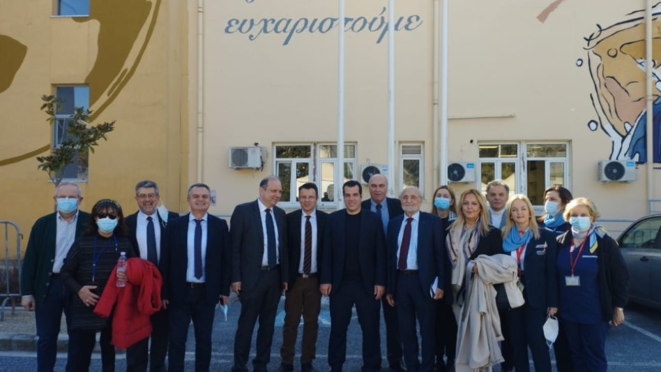 Ο Υπουργός Υγείας Θάνος Πλεύρης επισκέφτηκε το ΑΧΕΠΑ και το ΚΥ Ευόσμου