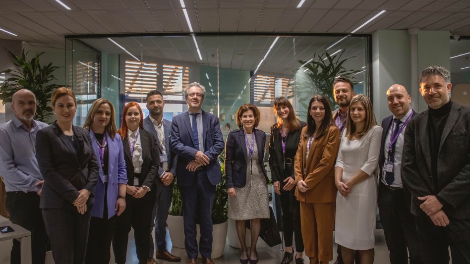 Η Πρέσβειρα της Γαλλίας Laurence Auer στα γραφεία της Sanofi Ελλάδας!