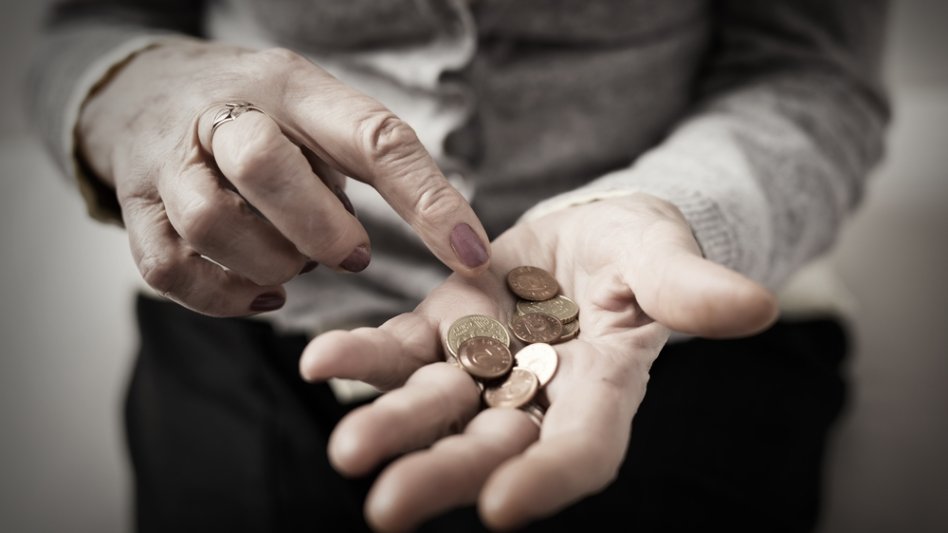 Ψαλίδι 60% στις συντάξεις των συνταξιούχων που απασχολούνται. Τα σημεία κλειδιά της εγκυκλίου του ΕΦΚΑ
