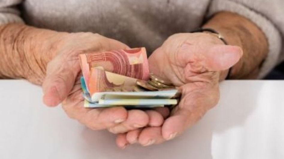 Επιβεβαιώνει το υπουργείο Εργασίας ότι θα επιστρέψει τις εισφορές στους συνταξιούχους – Άγνωστο το πότε και το πώς!
