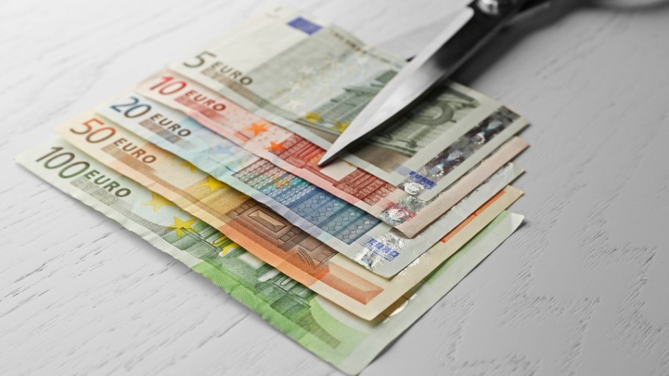 Σοκ μπροστά από τα ΑΤΜ! Το 50% έφτασαν οι μειώσεις στις επικουρικές