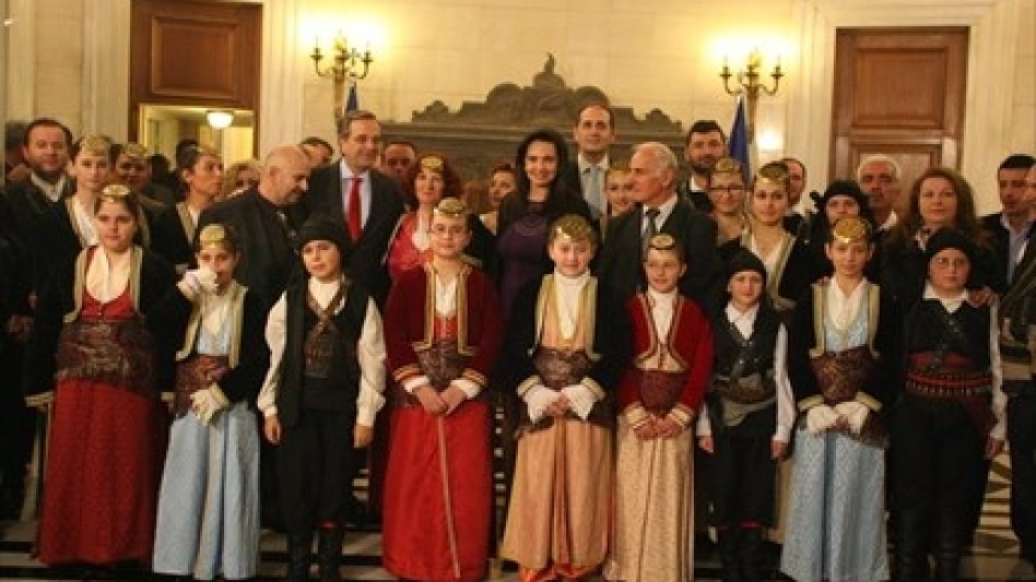Άκουσε τα κάλαντα ο πρωθυπουργός