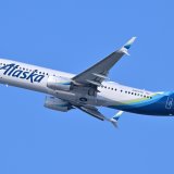 Alaska_Boeing_737-900ER_N407AS_departing_Boston_June_2025.jpg