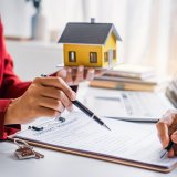 Ασφάλειες εγγυήσεων: Σχεδόν εξαπλασιάστηκε η παραγωγή μέσα σε έξι χρόνια