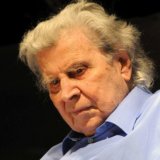 mikis-theodorakis1420789605-666x399