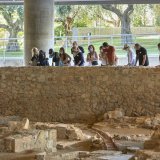 perpatontas_stin_arhaia_geitonia_toy_moyseioy_akropolis_-_fotografia_giorgos_vitsaropoylos